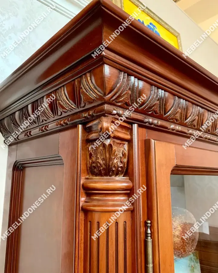 Витрина "Венеция Люкс" Орех 325-327  купить в интернет магазине Мебель из массива. Звоните +7 495 961-63-63 Гостиные